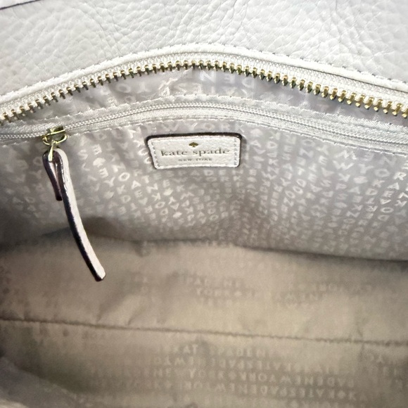 Kate Spade White Leather Tote with Elegant Gold Accents - Picture 7 of 10